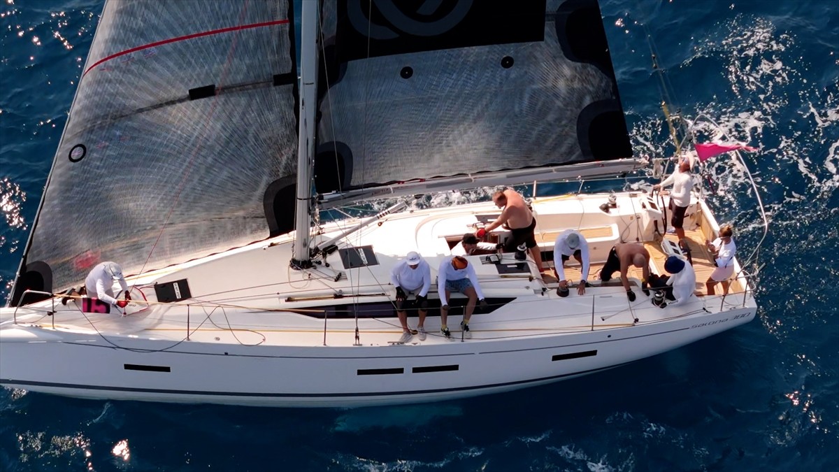 Muğla'nın Marmaris ilçesinde bu yıl ilk kez düzenlenen Kırlangıç Kupası Yat Yarışları'nın ilk...