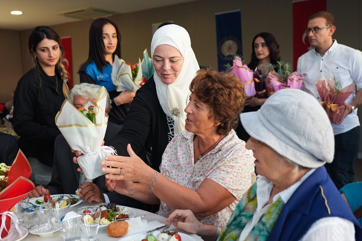 Tuzla'da, "19 Eylül Gaziler Günü" dolayısıyla program düzenlendi. Programa İstanbul Emniyet Müdürü...