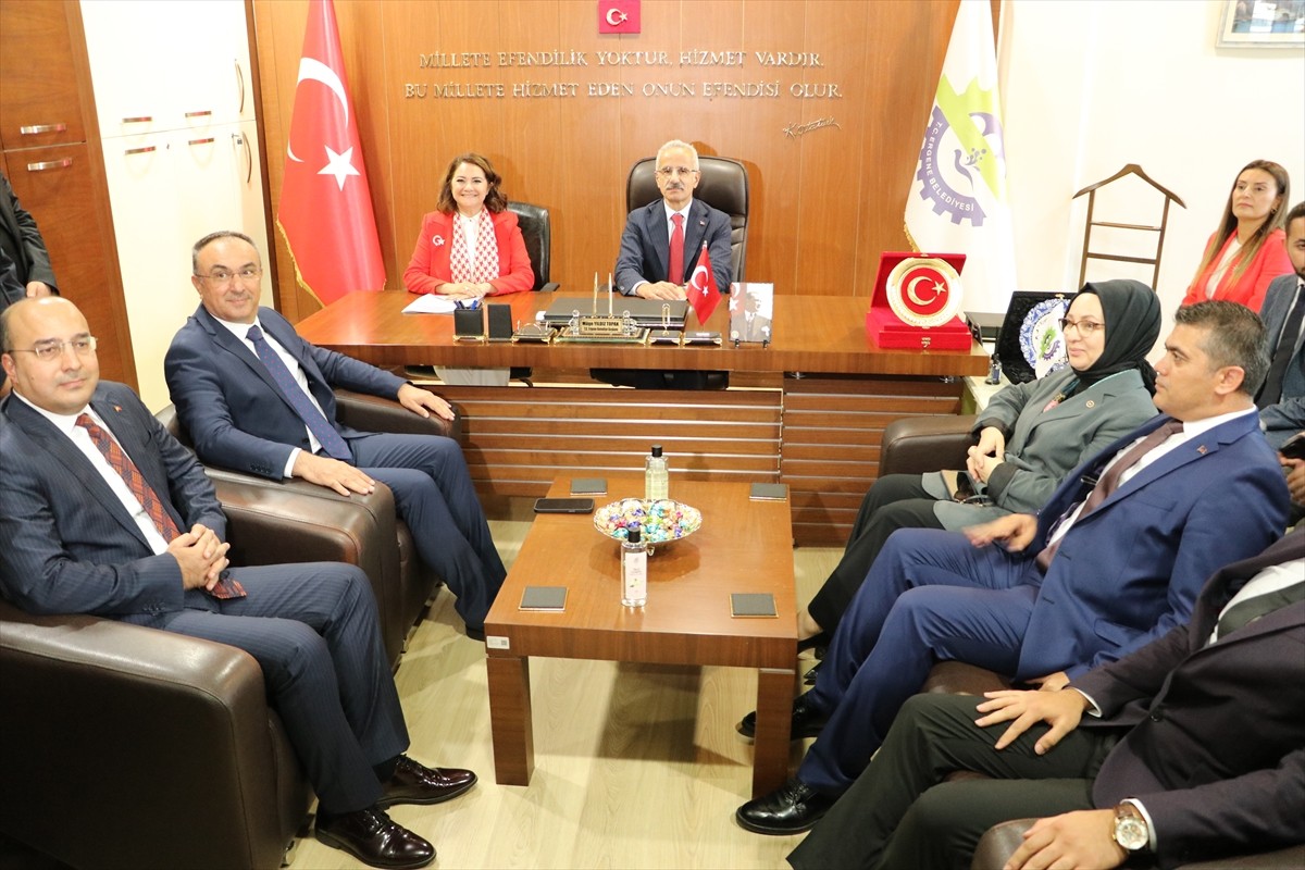 Ulaştırma ve Altyapı Bakanı Abdulkadir Uraloğlu, Tekirdağ'da ziyaretleri kapsamında Kapaklı...