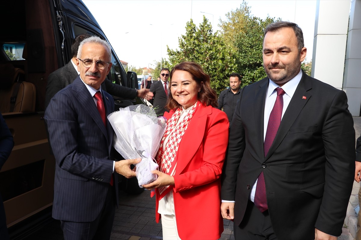 Ulaştırma ve Altyapı Bakanı Abdulkadir Uraloğlu, Tekirdağ'da ziyaretleri kapsamında Kapaklı...