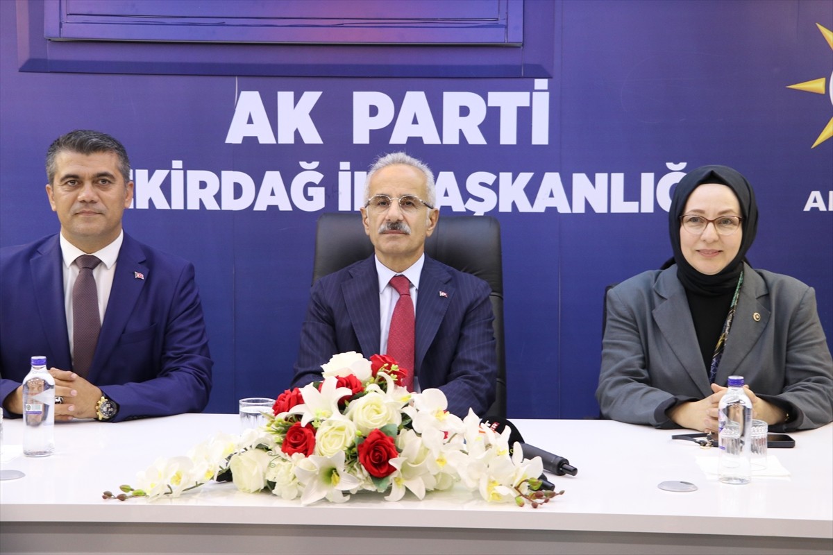 Ulaştırma ve Altyapı Bakanı Abdulkadir Uraloğlu, Tekirdağ'da ziyaretleri kapsamında Kapaklı...