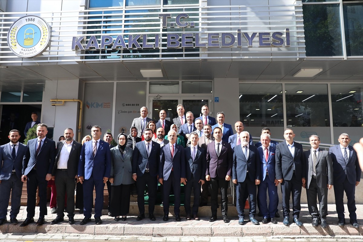 Ulaştırma ve Altyapı Bakanı Abdulkadir Uraloğlu, Tekirdağ'da ziyaretleri kapsamında Kapaklı...