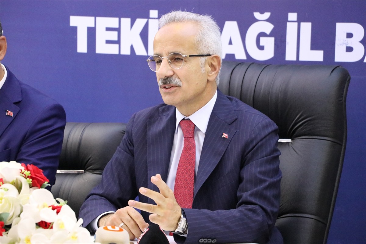 Ulaştırma ve Altyapı Bakanı Abdulkadir Uraloğlu, Tekirdağ'da ziyaretleri kapsamında Kapaklı...