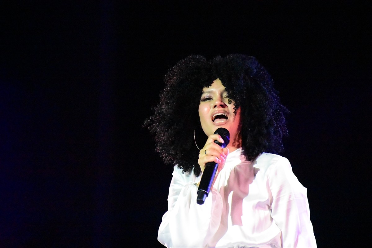 Ülkelerindeki savaştan etkilenen insanlara yardım etmek için dünyanın çeşitli kentlerinde konser...