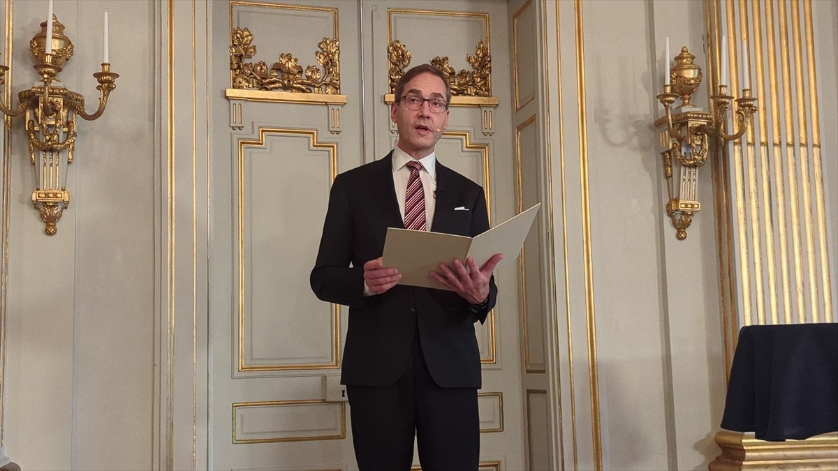 2024 Nobel Edebiyat Ödülü'nü "şiirsel düzyazısı nedeniyle" Güney Koreli roman yazarı Han Kang...