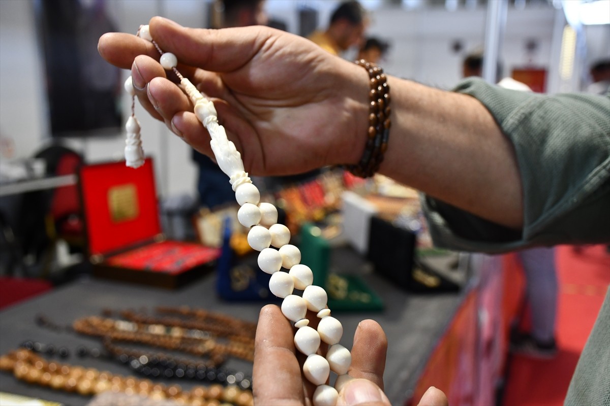 Adana Valiliği himayesinde düzenlenen "3. Tespih ve Doğal Taşlar Fuarı" sona erdi. TÜYAP Adana...