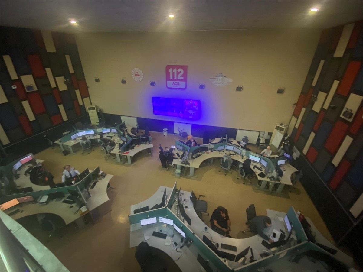 Afyonkarahisar'ın merkezinde saat 03.14'te 4,4 büyüklüğünde deprem meydana geldi. Deprem sonrası...