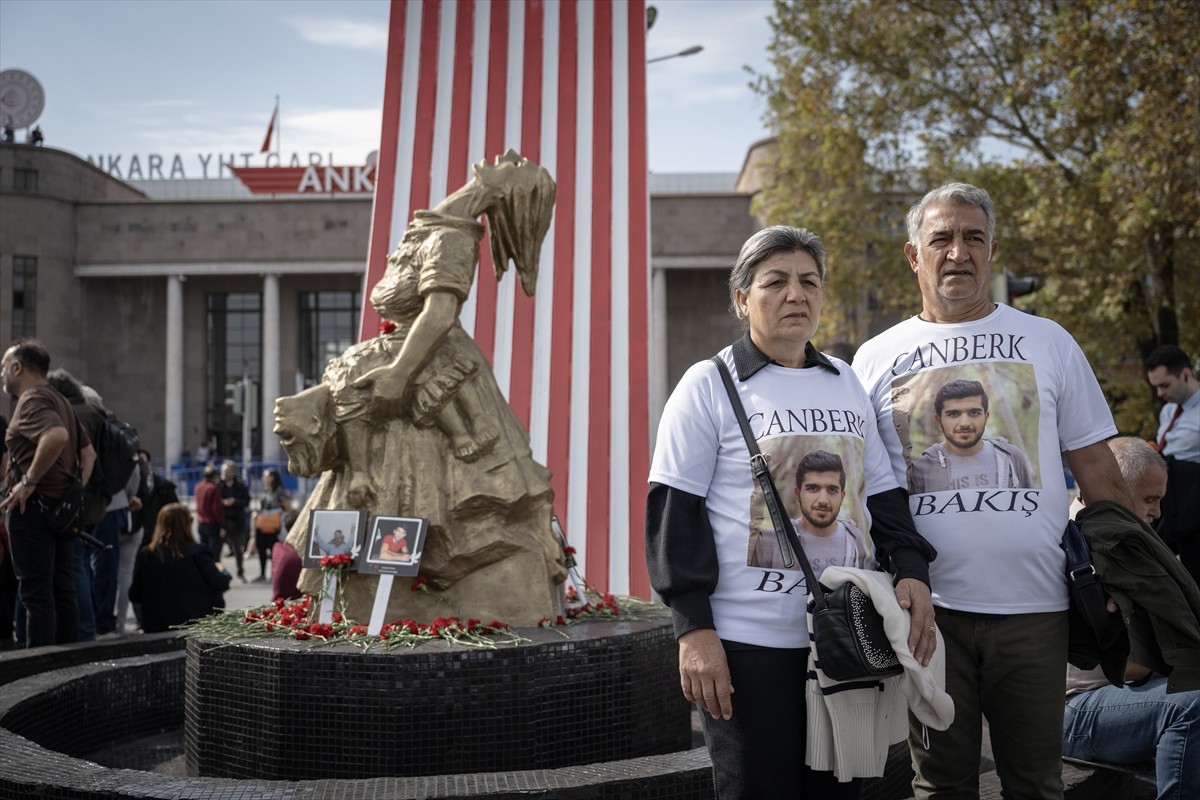 Ankara Garı önünde, 10 Ekim 2015'te terör örgütü DEAŞ mensubu iki canlı bombanın gerçekleştirdiği...