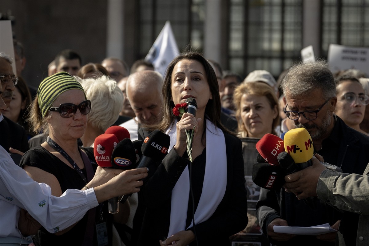 Ankara Garı önünde, 10 Ekim 2015'te terör örgütü DEAŞ mensubu iki canlı bombanın gerçekleştirdiği...