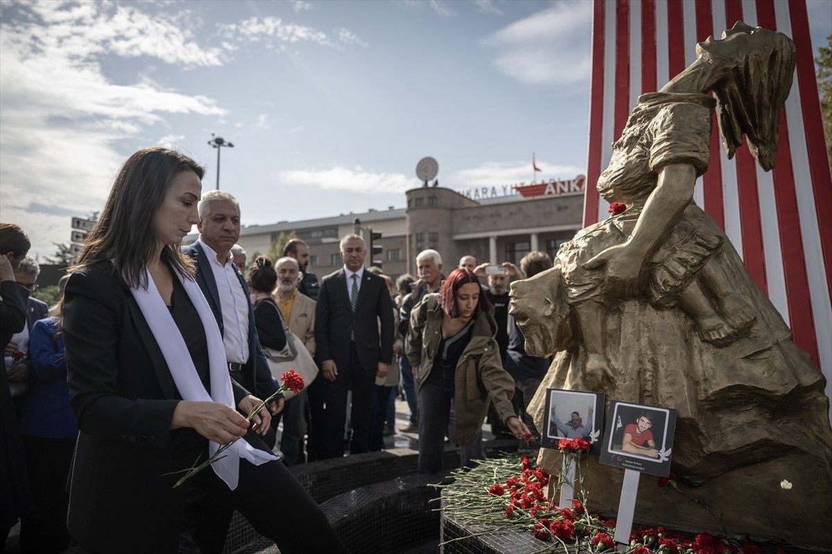 Ankara Garı önünde, 10 Ekim 2015'te terör örgütü DEAŞ mensubu iki canlı bombanın gerçekleştirdiği...