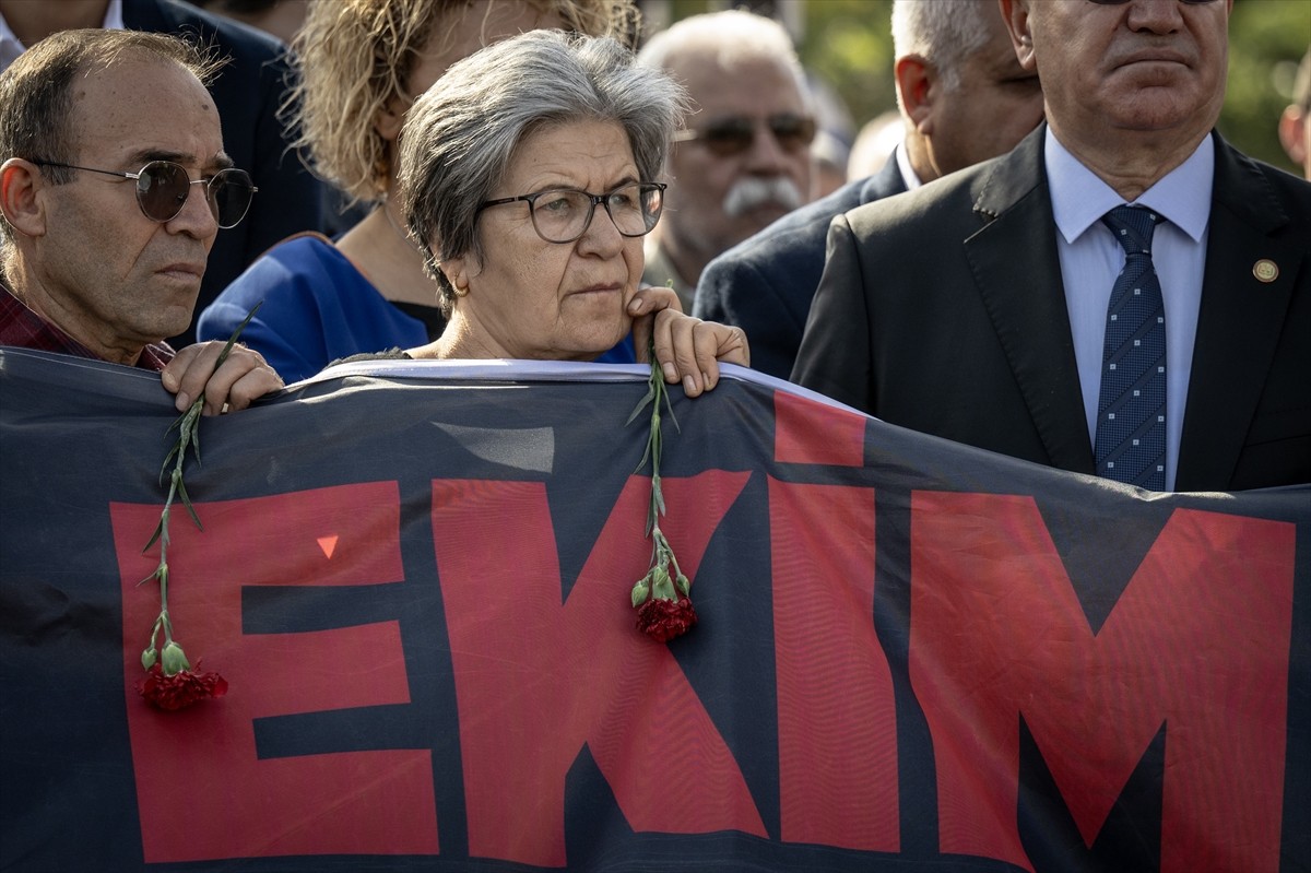Ankara Garı önünde, 10 Ekim 2015'te terör örgütü DEAŞ mensubu iki canlı bombanın gerçekleştirdiği...