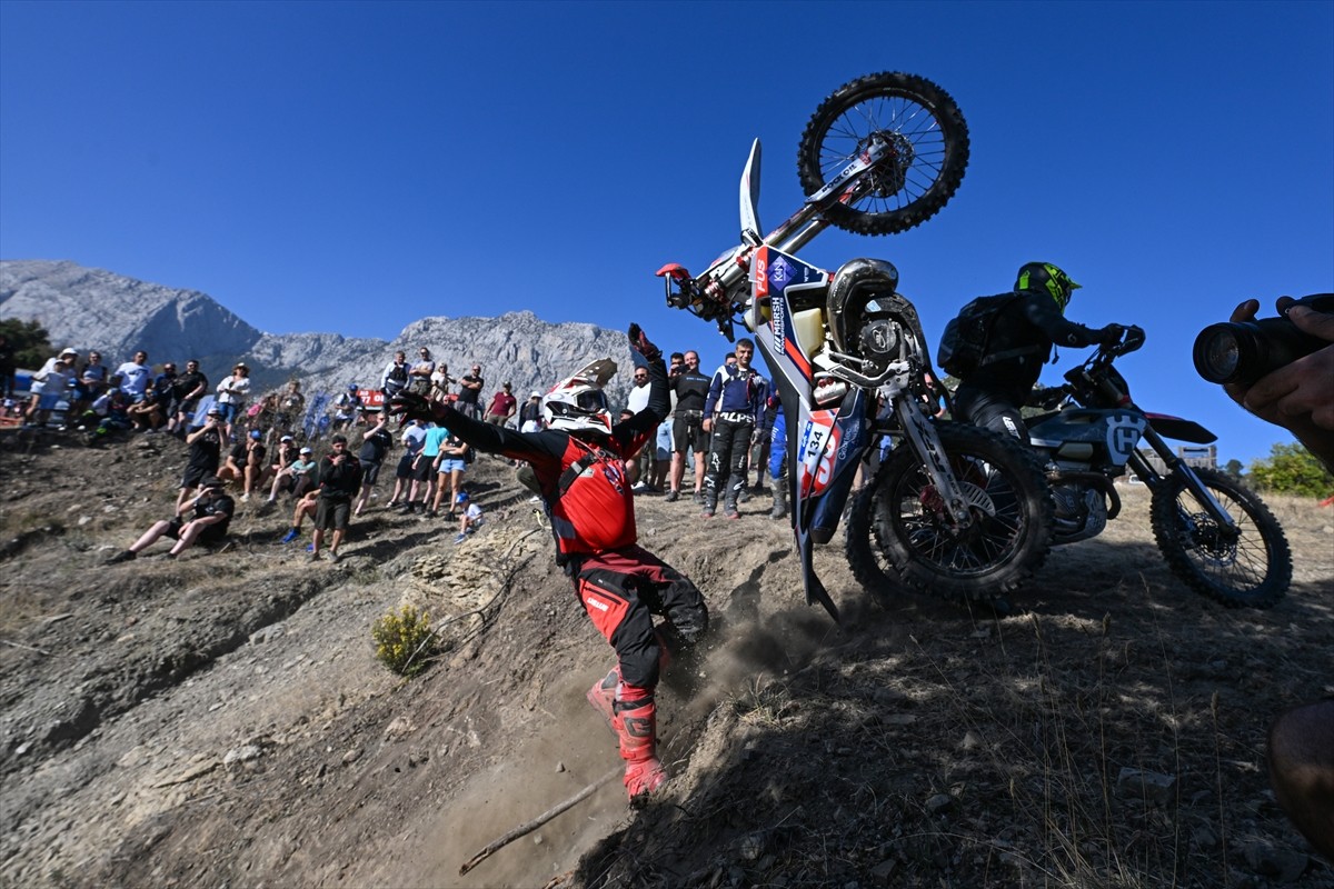 Antalya'nın Kemer ilçesinde düzenlenen Hard Enduro Dünya Şampiyonası'nın 6. ayağı Sea To Sky...