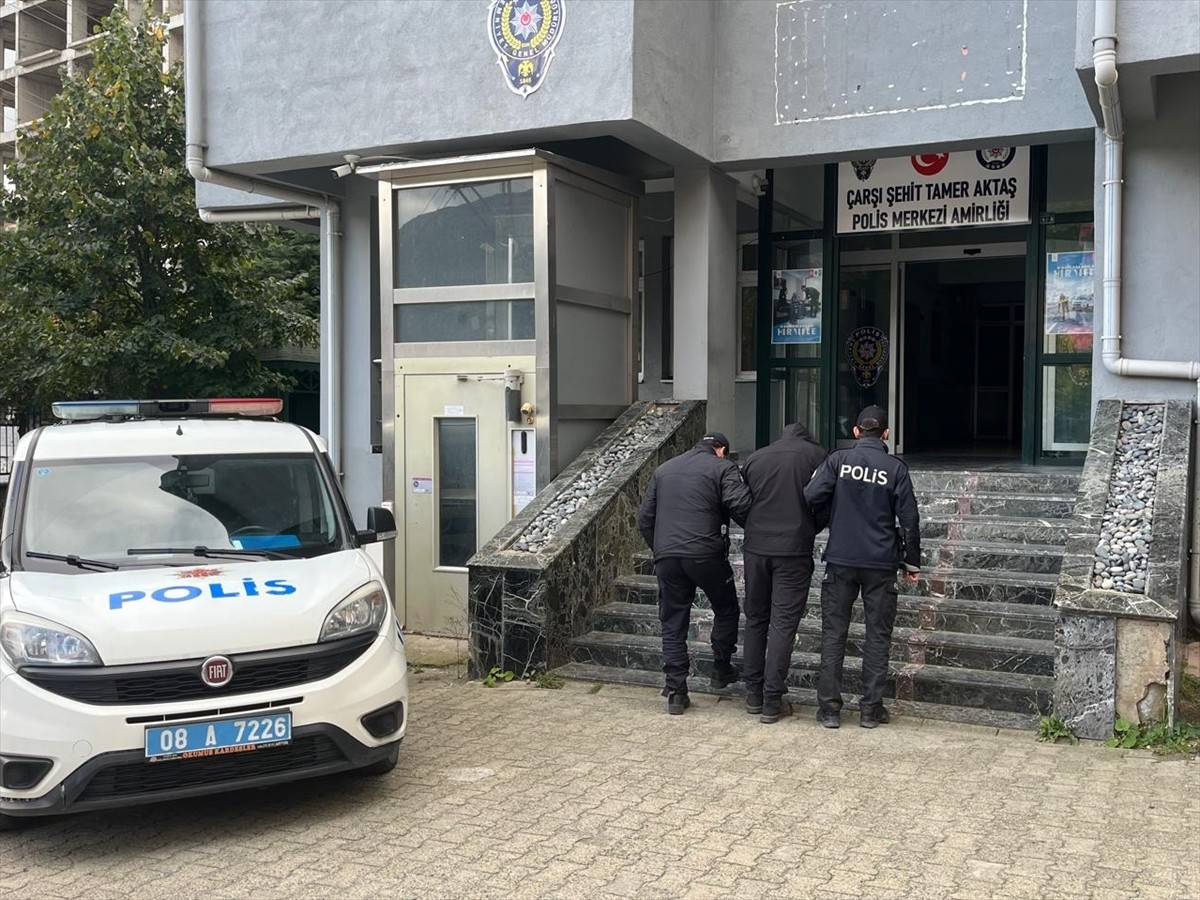 Artvin'de 47 yıl 9 ay 2 gün kesinleşmiş hapis cezası bulunan firari hükümlü yakalandı.