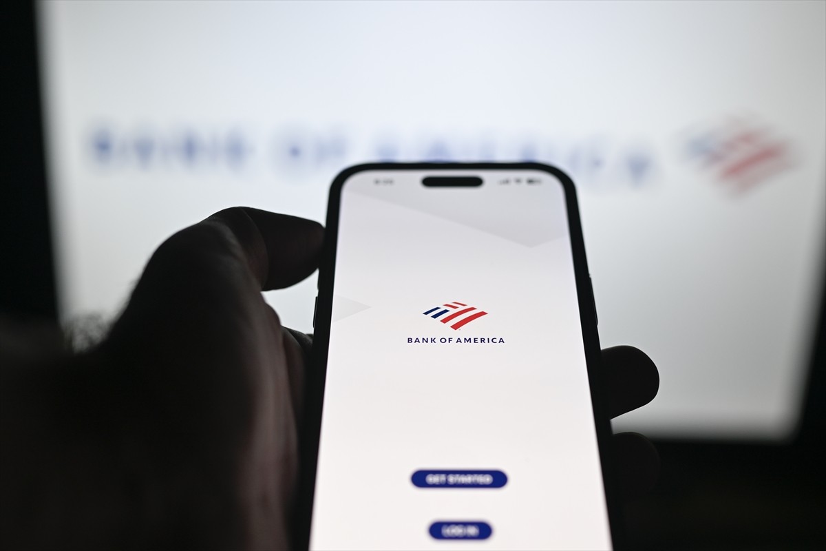 Bank of America'nın bazı müşterilerinin hesaplarına erişim sorunu yaşadığı belirtildi.