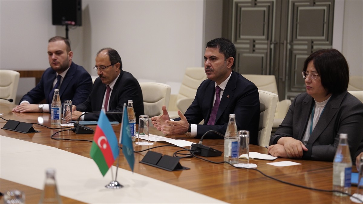 Çevre, Şehircilik ve İklim Değişikliği Bakanı Murat Kurum (sağ 4), Azerbaycan'ın başkenti Bakü'de...