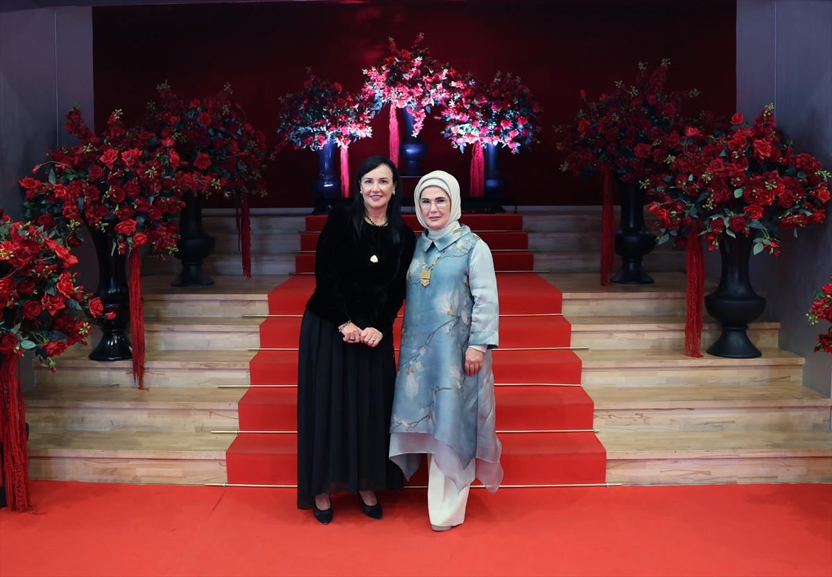 Cumhurbaşkanı Recep Tayyip Erdoğan'ın eşi Emine Erdoğan, Arnavutluk Başbakanı Edi Rama'nın eşi...