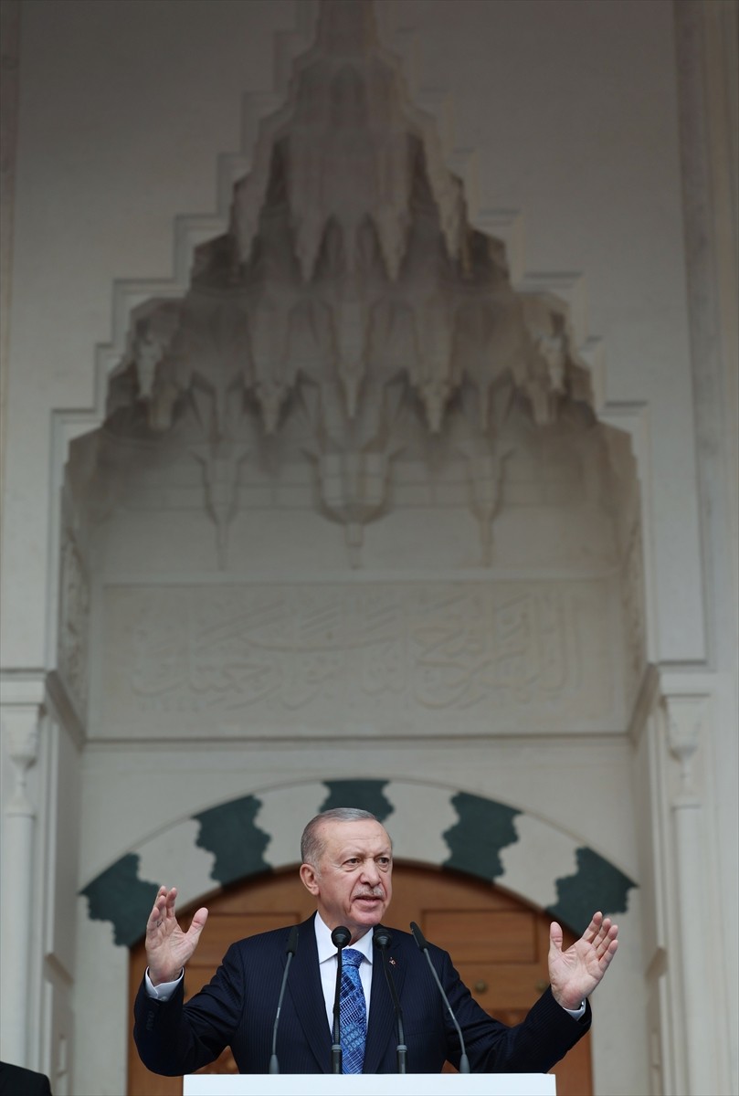 Cumhurbaşkanı Recep Tayyip Erdoğan, Arnavutluk'un başkenti Tiran'da Namazgah Camii açılışına...