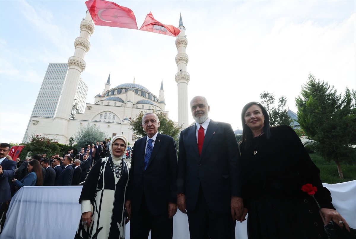 Cumhurbaşkanı Recep Tayyip Erdoğan, Arnavutluk'un başkenti Tiran'da Namazgah Camii açılışına...