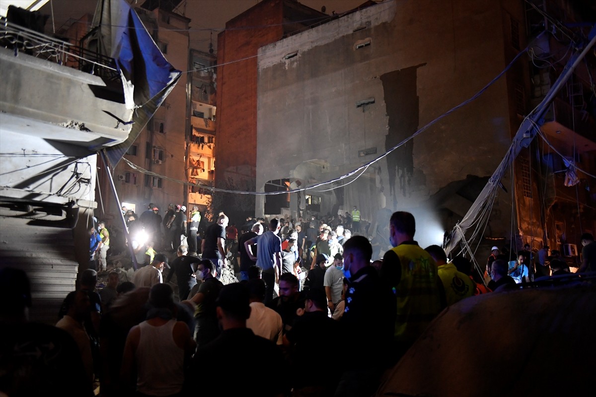 İsrail ordusu, Lübnan'ın başkenti Beyrut'un Nowayri bölgesine hava saldırısı düzenledi. Saldırıda...