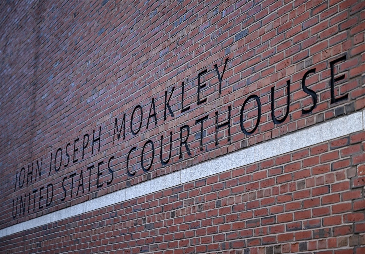 İstanbul'da karıştığı ölümlü trafik kazasından sonra 17 yaşındaki oğlu Timur Cihantimur'u ABD'ye...