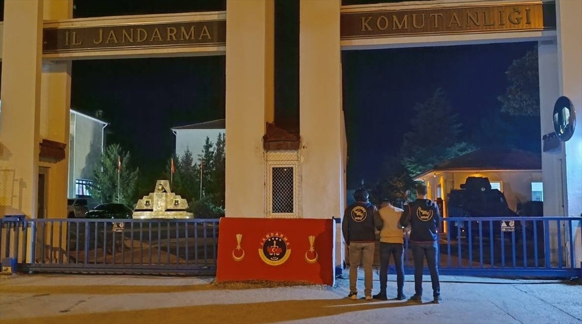 Jandarma ekipleri, Sivas'ta çalınıp Erzincan ve Bayburt'ta satılan büyükbaş hayvanları bulup...