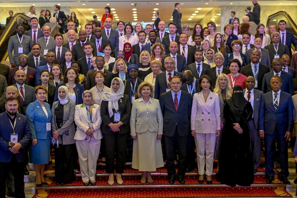 Kamu Başdenetçisi Şeref Malkoç (sol 3), Rusya'nın başkenti Moskova'da düzenlenen sağlık...