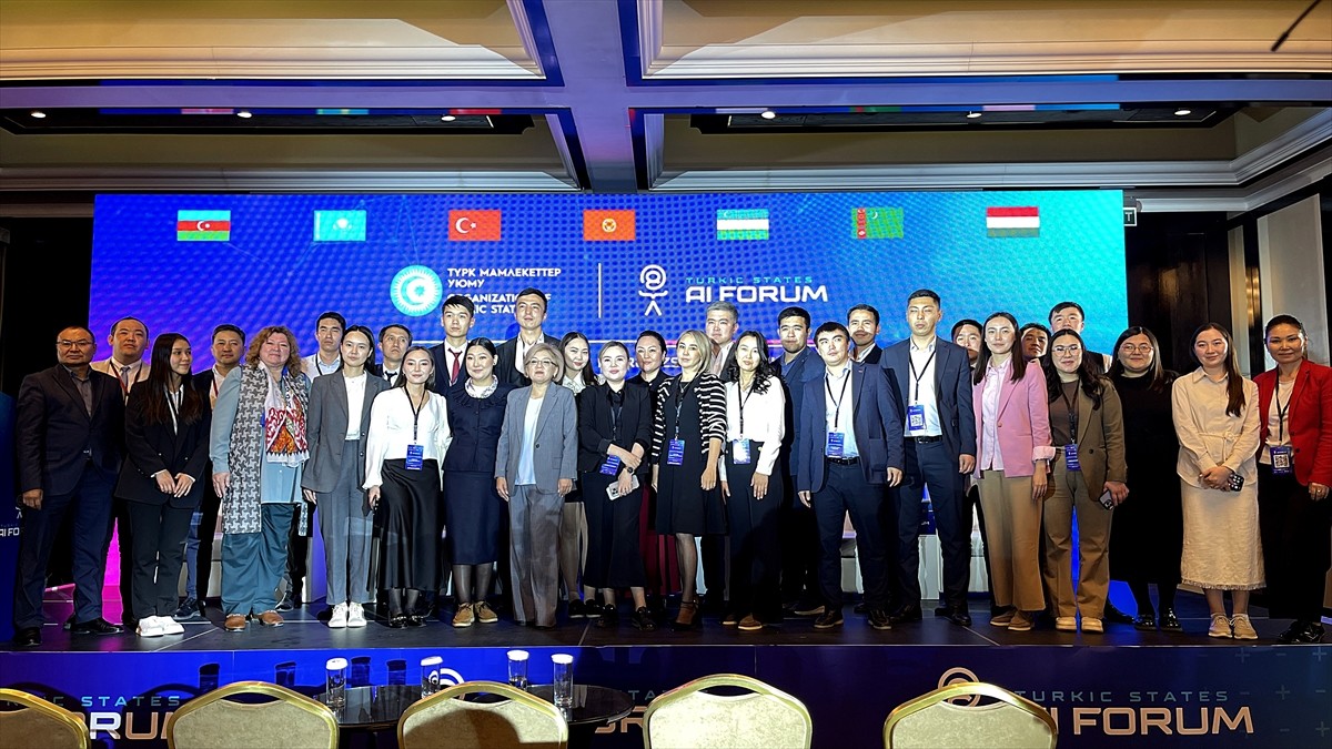 Kırgızistan Cumhurbaşkanı Sadır Caparov'un himayesinde başkent Bişkek'te iki gün süren Türk...