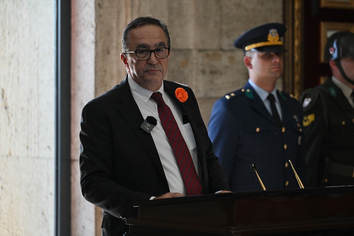 Lösemili Çocuklar Sağlık ve Eğitim Vakfı (LÖSEV) üyeleri ile lösemi ve kanser tedavisi gören...