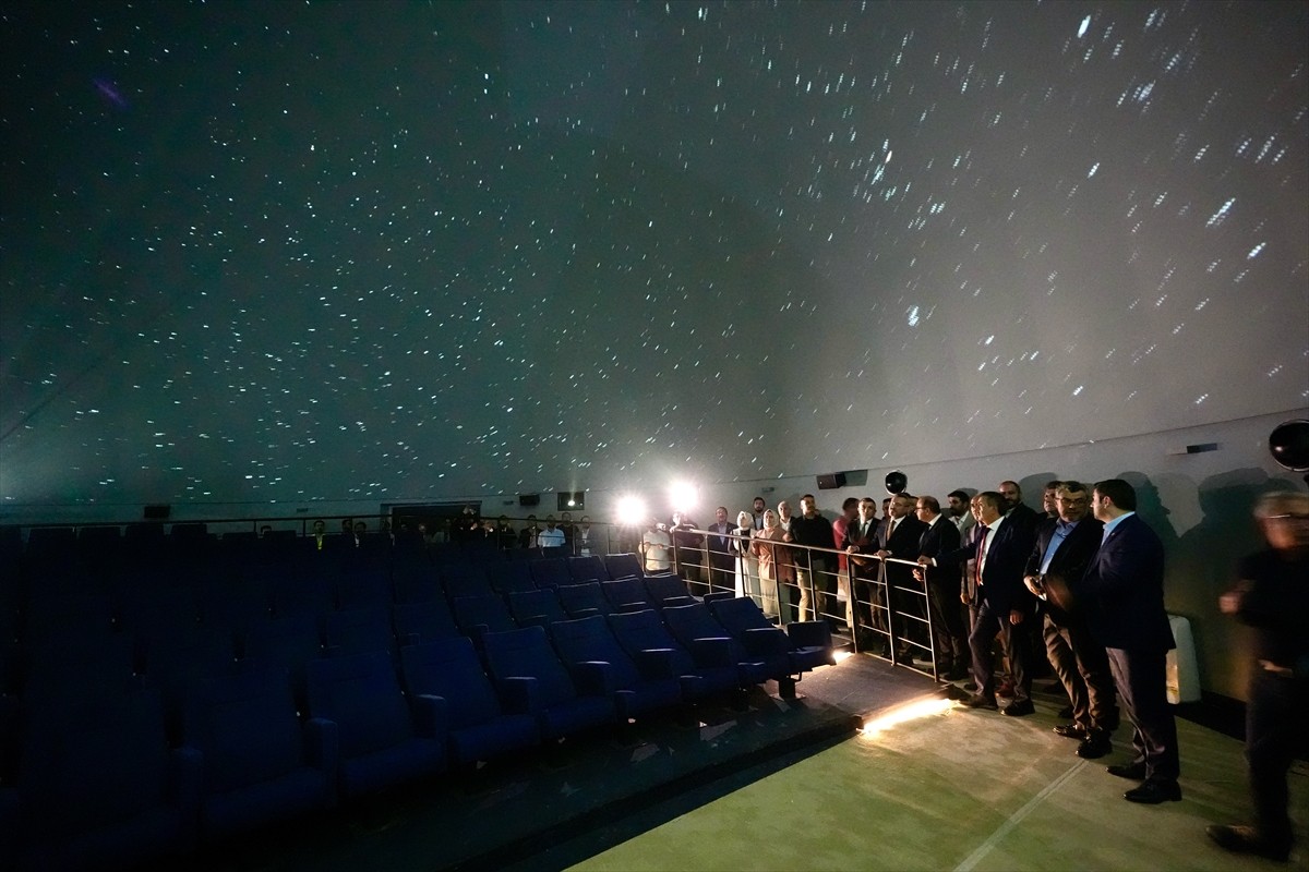 Milli Eğitim Bakanı Yusuf Tekin, Esenyurt'ta inşa edilen ve artık sona gelinen, Türkiye'nin en...