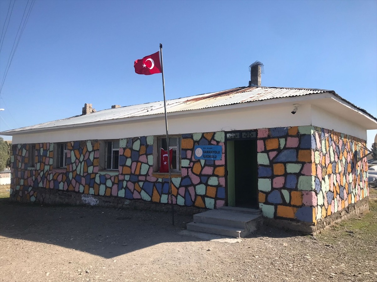 Muş Alparslan Üniversitesi Bulanık Meslek Yüksekokulu öğrencileri, "Bir Fırça ve Bir Hayal"...