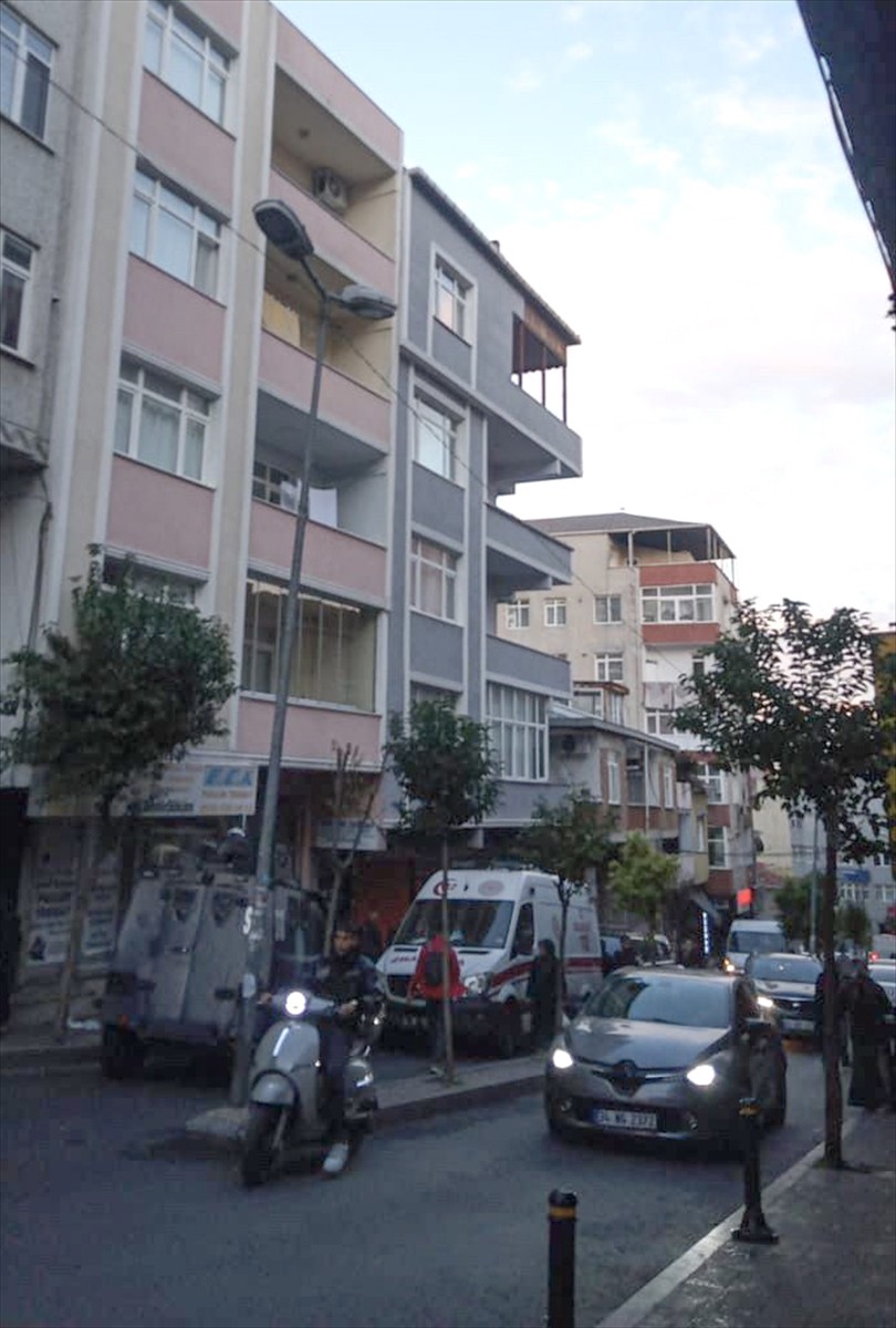 Şişli'de temizlik yaptığı sırada üzerine baza kapağı düşen kadın, hayatını kaybetti.
