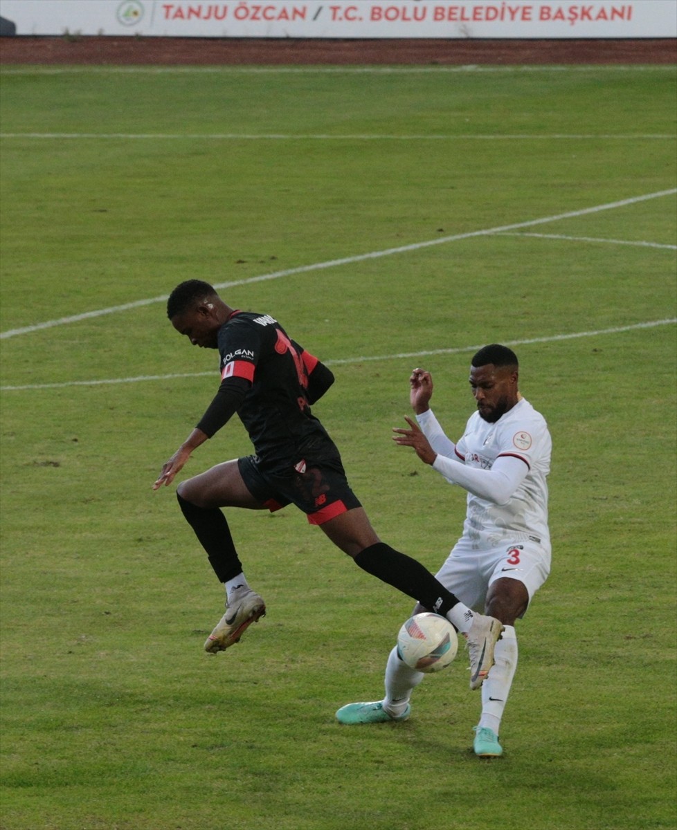 Trendyol 1. Lig'in 9. haftasında Boluspor ile Ahlatcı Çorum FK, Bolu Atatürk Stadyumunda...