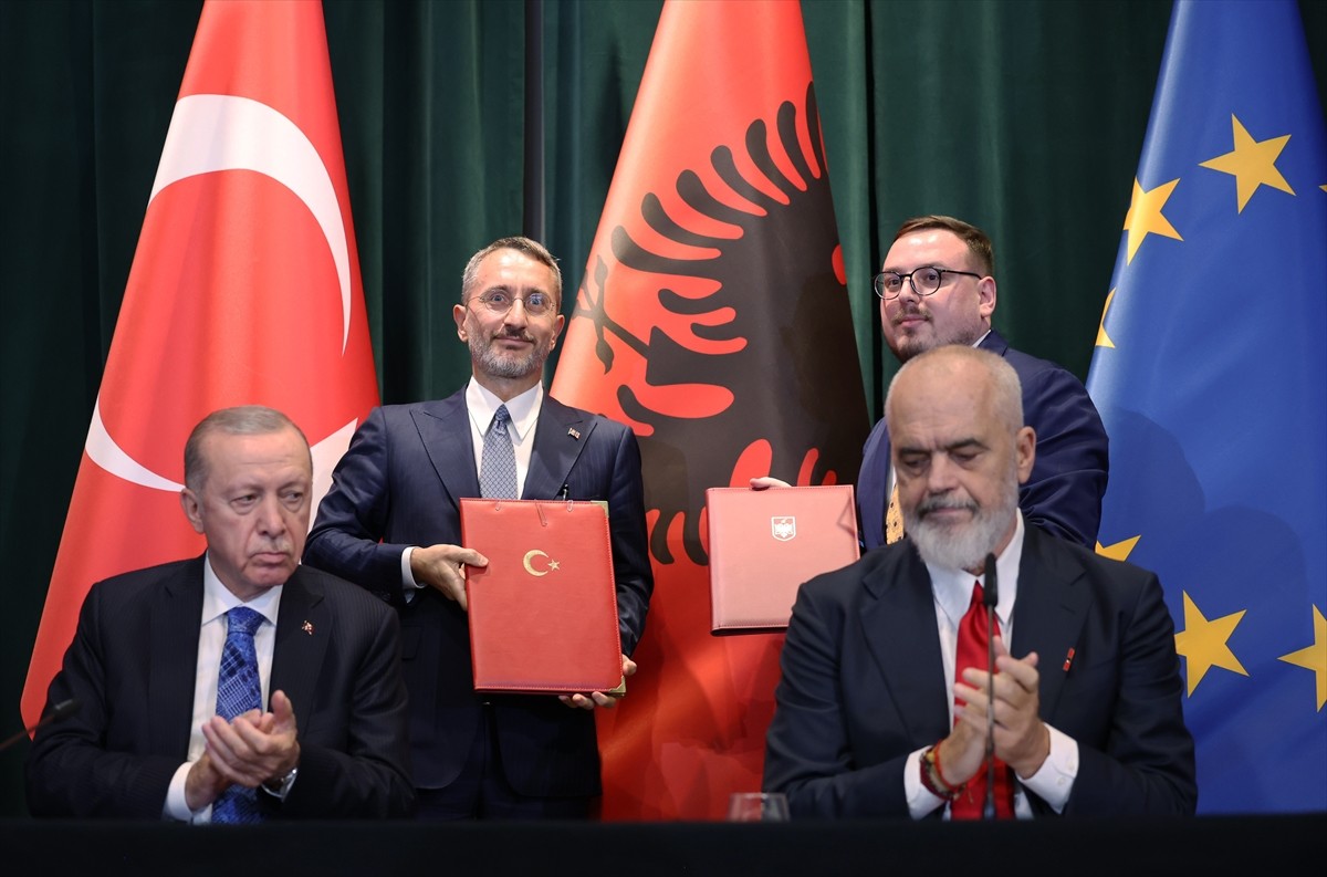 Türkiye ile Arnavutluk arasında işbirliği, iletişim, eğitim ve tarım alanında 4 anlaşmaya imza...