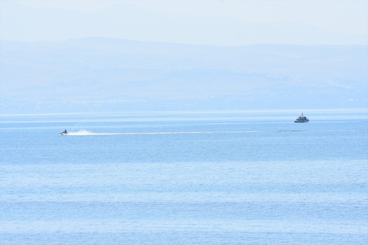 Van'da, 12 gündür kayıp üniversite öğrencisi Rojin Kabaiş'i arama çalışmaları devam ediyor. Arama...