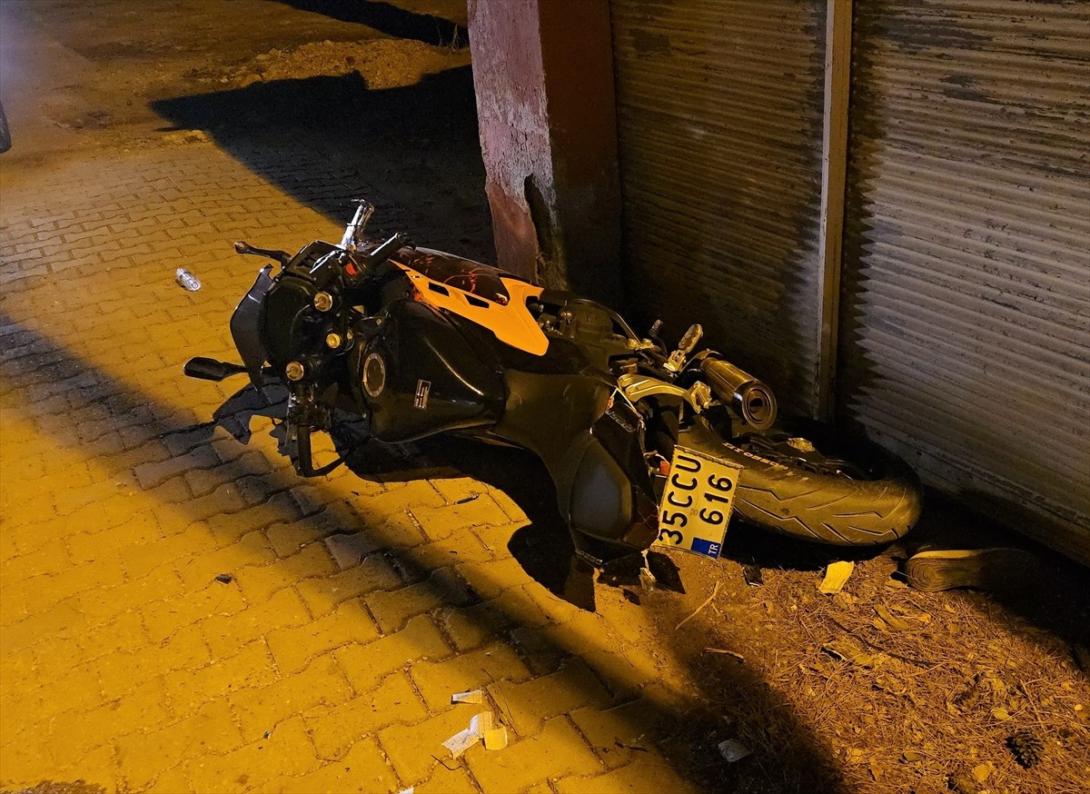 Adana'nın Kozan ilçesinde motosiklet ile hafif ticari aracın çarpışması sonucu 2 kişi...