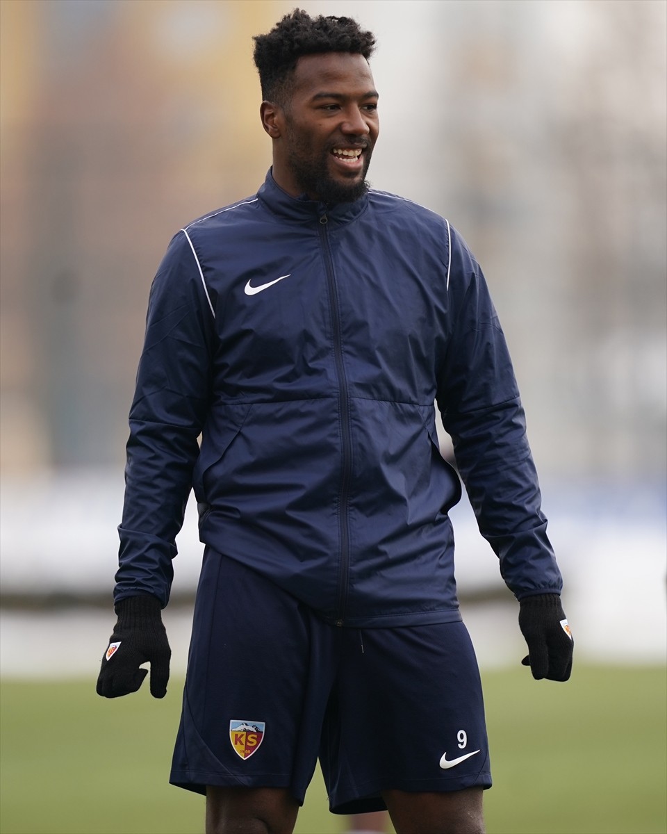 Bellona Kayserispor, Trendyol Süper Lig'in 14. haftasında Çaykur Rizespor ile deplasmanda...