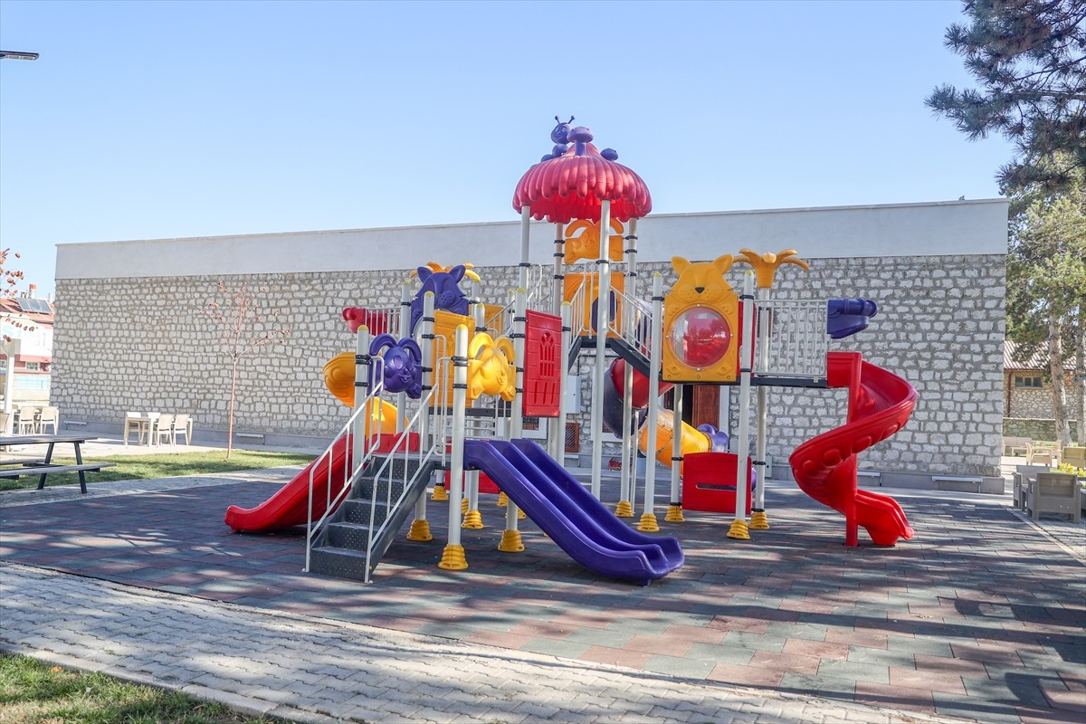 Konya'nın Ilgın ilçesinde, 61 yıl kapalı cezaevi olarak kullanılan taş bina, özgün dokusuna uygun...