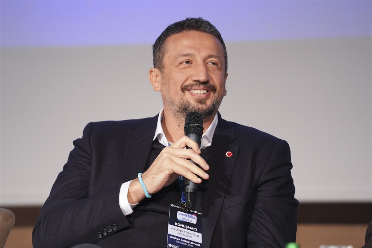 Sporda Sağlık Zirvesi, İstanbul Aydın Üniversitesi'nin ev sahipliğinde düzenlendi. Türkiye...