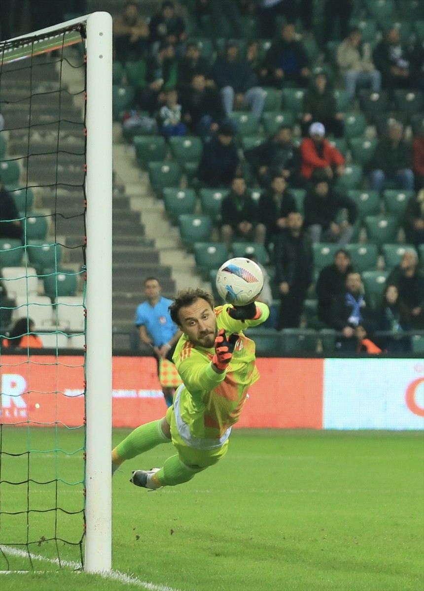 Trendyol 1. Lig'de Kocaelispor ile Adanaspor A.Ş, Yıldız Entegre Kocaeli Stadyumu'nda karşılaştı....