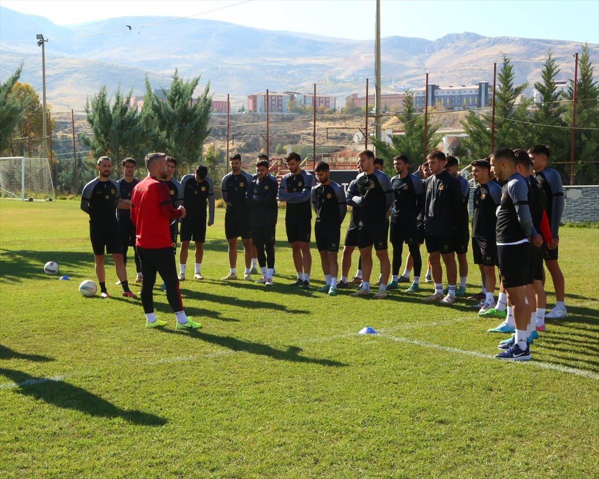 Trendyol 1. Lig ekiplerinden Yeni Malatyaspor, deplasmanda Fatih Karagümrük ile oynayacağı maçın...