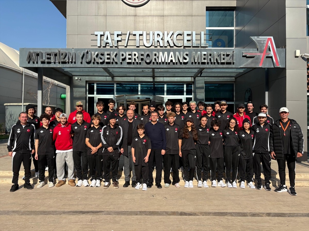 Türkiye Kaykay Federasyonu Başkanı Fahrettin Yıldız, İzmir'de düzenlenen Kaykay Milli Takım Seçme...