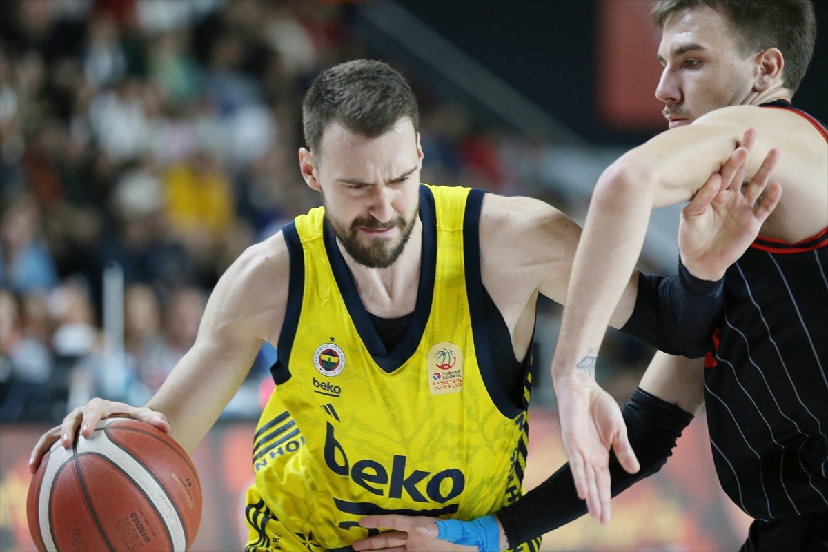 Türkiye Sigorta Basketbol Süper Ligi’nin 6. haftasında Manisa Basket ile Fenerbahçe Beko...