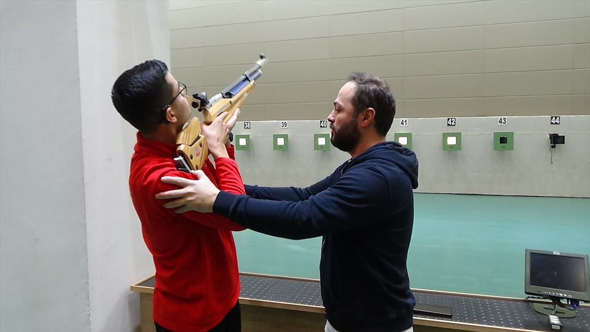 2024 Paris Olimpiyat Oyunları'nda gümüş madalya kazanan milli atıcılar Yusuf Dikeç ile Şevval...