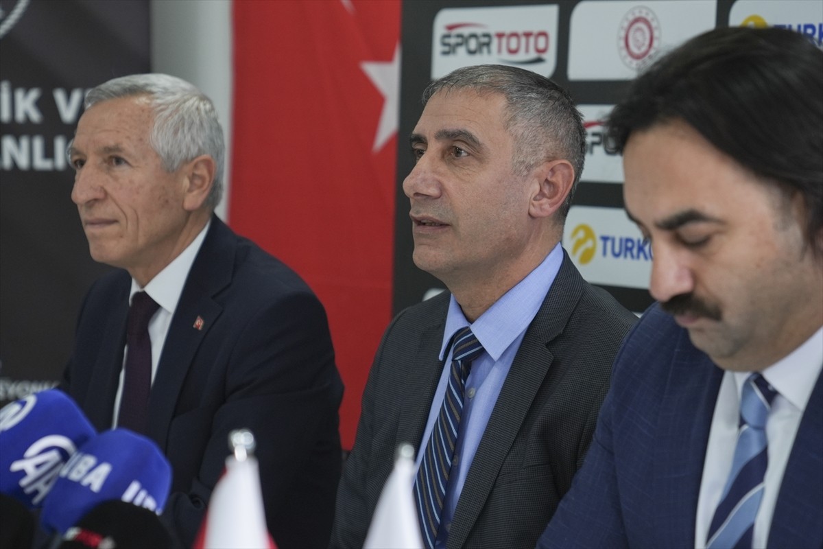 89. Büyük Atatürk Koşusu tanıtım toplantısı, Türkiye Spor Yazarları Derneği Ankara Şubesi'nde...