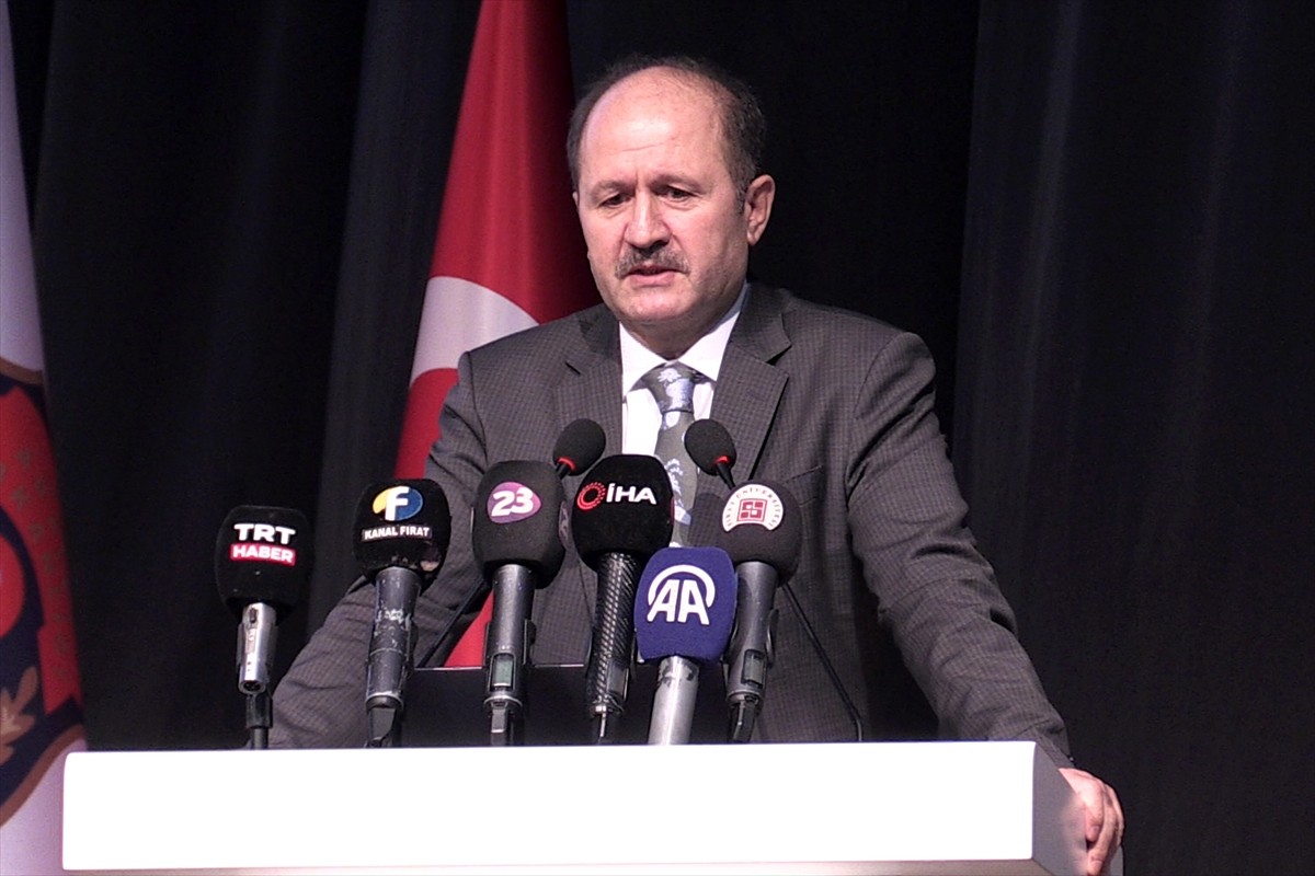 Adalet Bakan Yardımcısı Ramazan Can (fotoğrafta), Elazığ'da Fırat Üniversitesi Atatürk Kültür...