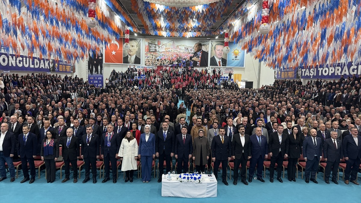 Adalet Bakanı Yılmaz Tunç, AK Parti Zonguldak 8. Olağan İl Kongresi'ne katıldı. Kozlu Kapalı Spor...