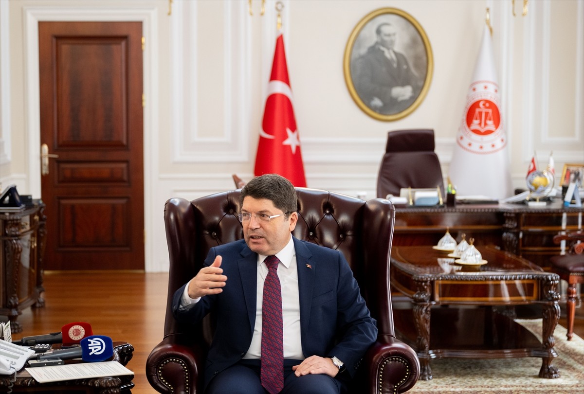 Adalet Bakanı Yılmaz Tunç (sol 5), Adalet Bakanlığı'ndaki makamında  Avrupa Birliği (AB) Türkiye...