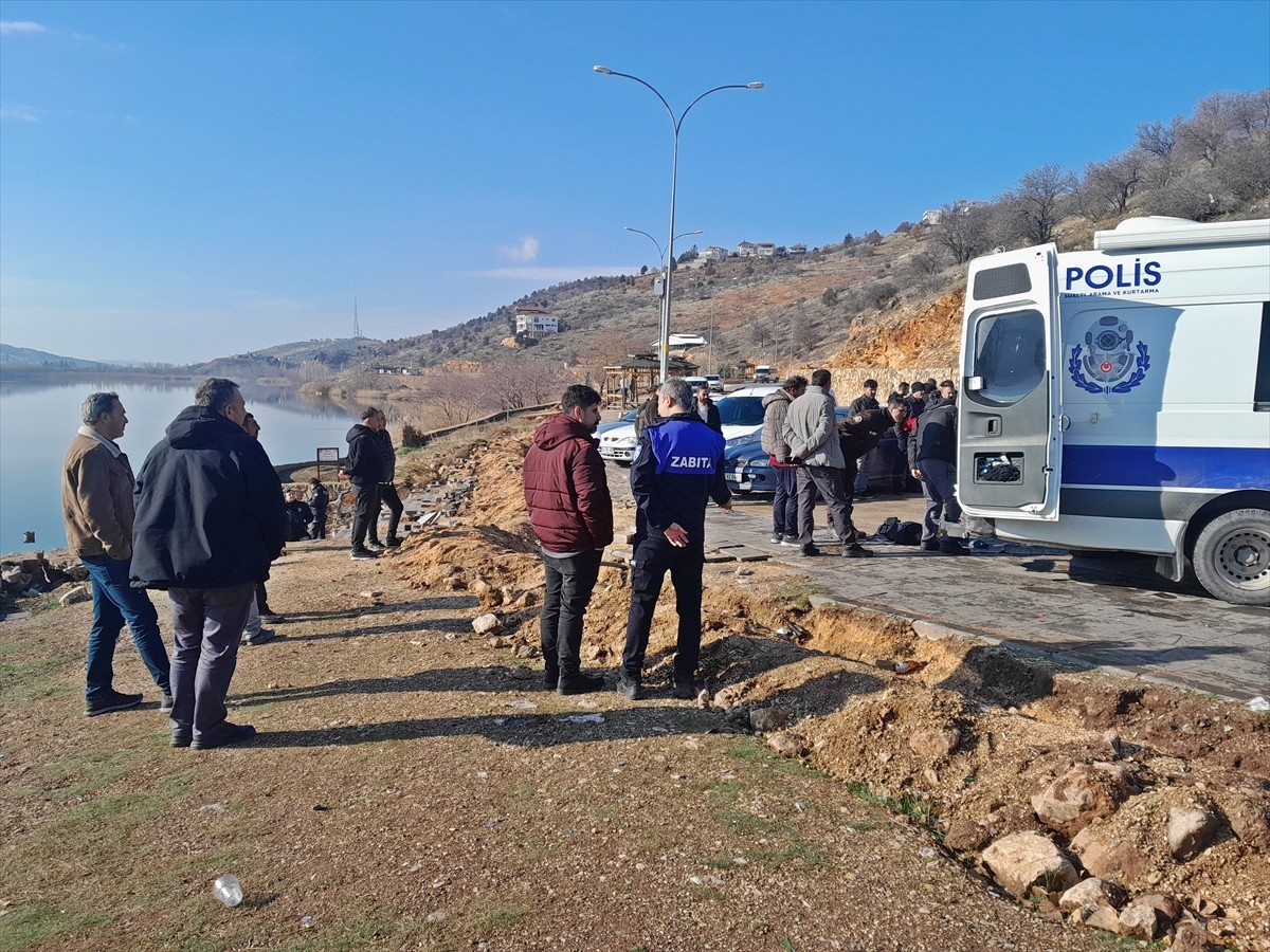 Adıyaman'ın Gölbaşı ilçesinde hakkında kayıp ihbarı yapılan genç, gölde ölü bulundu. Olay yerine...