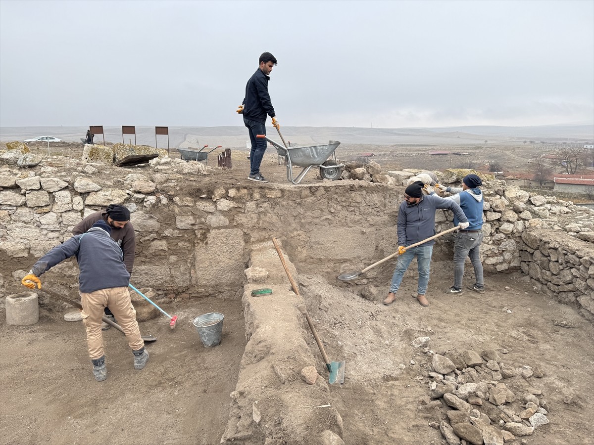Afyonkarahisar'ın Emirdağ ilçesindeki Amorium Antik Kenti'ndeki kazılarda Türk-İslam dönemine...