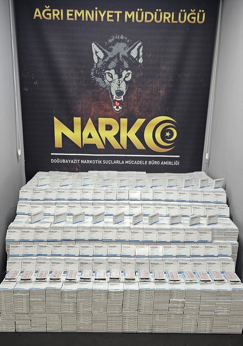 Ağrı'da uyuşturucu ve kaçakçılık operasyonlarında 9 şüpheli gözaltına alındı. Diyadin ilçesinde...